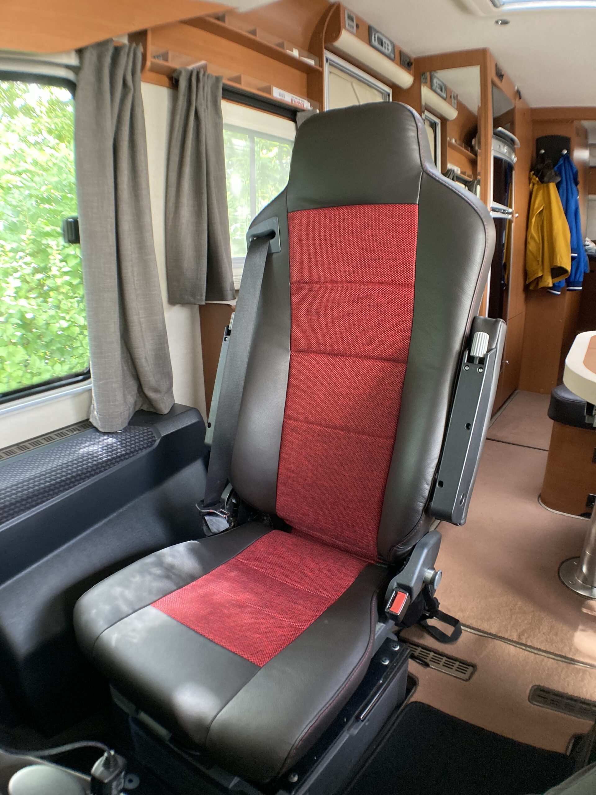 K.Schäfer_5 Fahrersitze Pilotsitze neubeziehen neupolstern Leder Polsterstoff Polsterei Maßschneider Eifel Daun