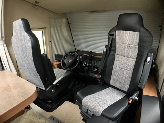 M.Schmitz_4 Wohnmobil Caravan polster Vordersitze Fahrersitz Leder Polsterstoff neubeziehen neupolstern Maßschneider Kelberg