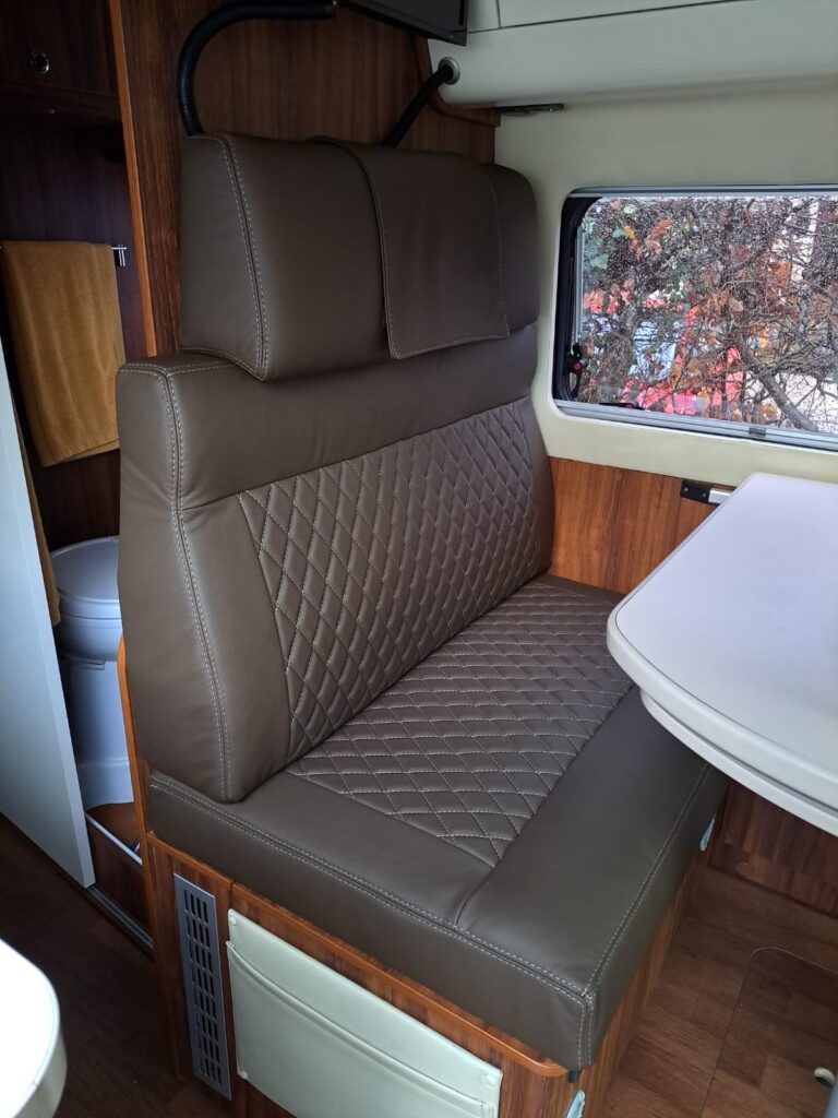 Wohnmobil Fahrersitze Pilotsitze neubeziehen neupolstern Wohnmobilpolster Caravan Maßschneider kelberg Dinette Sitzpolster Wohnmobilpolster