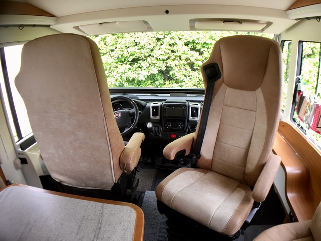 P.Martens_29 Dethleffs Wohnmobil Polster neupolstern Maßschneider Mikrofaser Kelberg Flügelsitze SKA